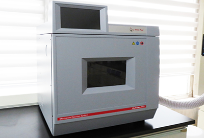 液相色谱串联质谱仪（LCMSMS）(图1)
